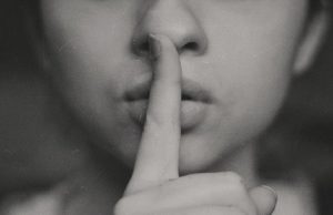 Agosto: mês de quem? feminismo lesbianidade