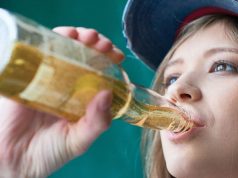 O que não dizem às meninas sobre beber antes dos 18